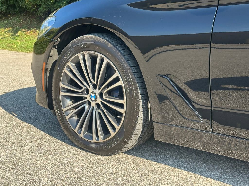 Used 2019 BMW 530i xDrive w/ Dynamic Handling Package image 10
