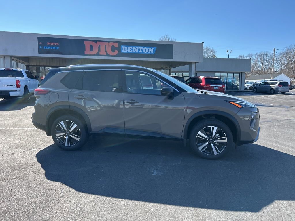 Used 2025 Nissan Rogue SL w/ SL Premium Package image 3