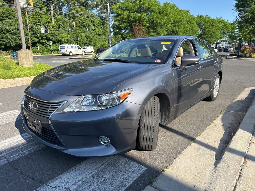 Used 2014 Lexus ES 350 w/ Luxury Package FWD image 3