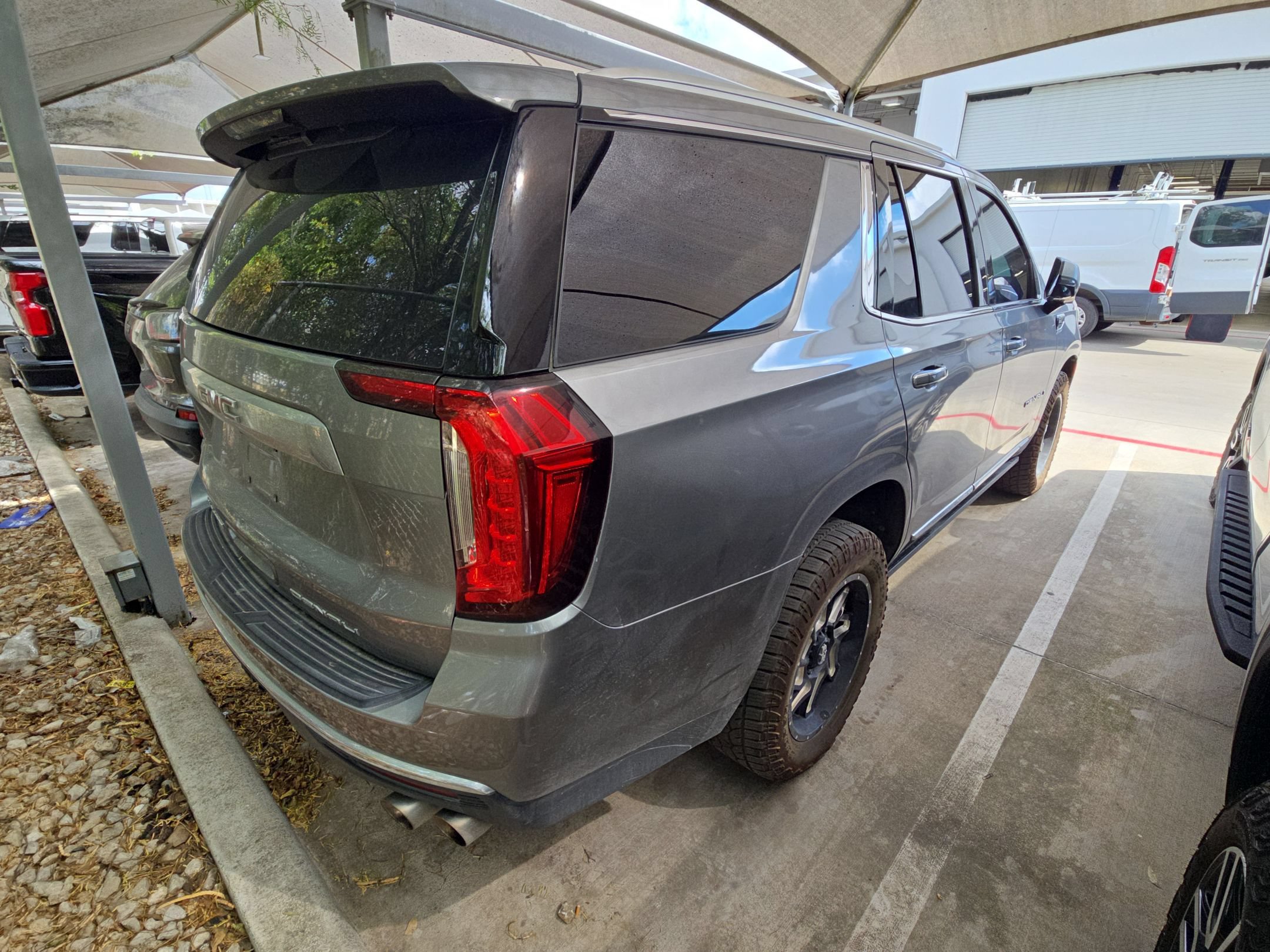 Used 2023 GMC Yukon Denali RWD image 9