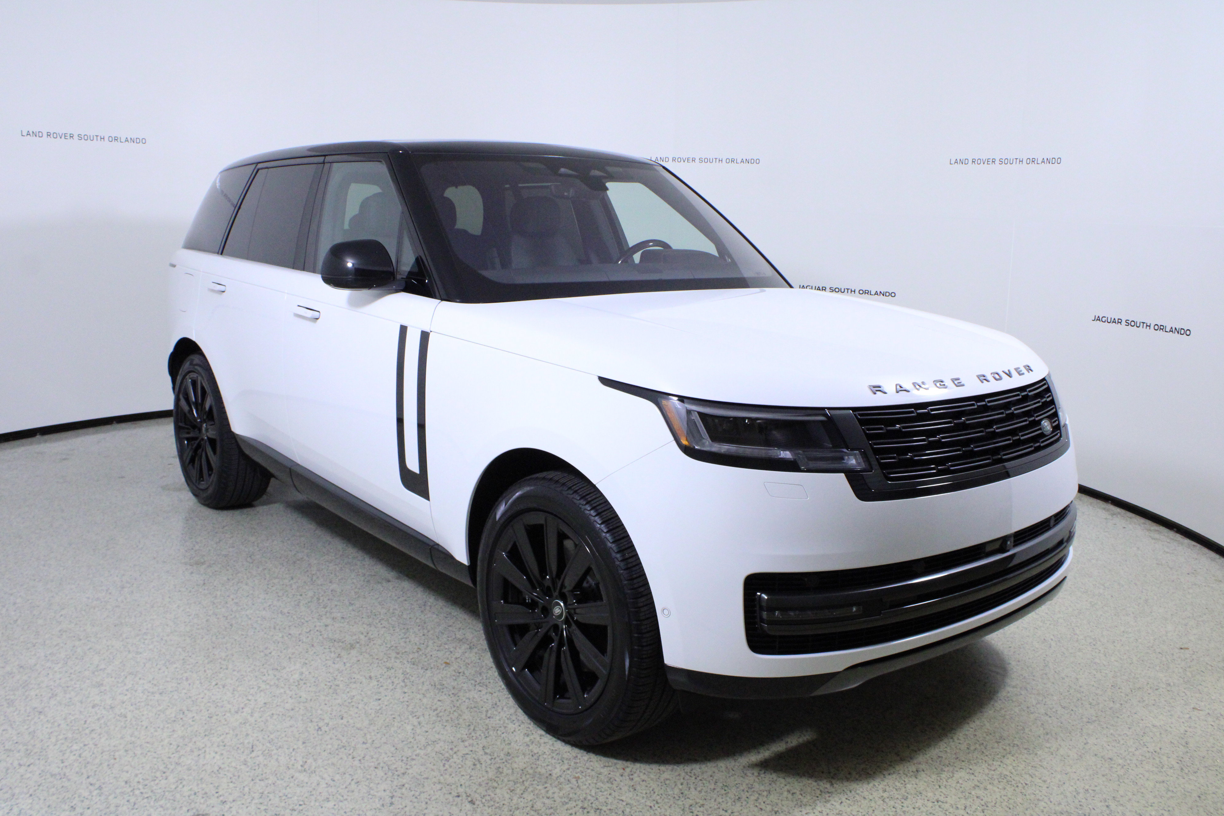 Used 2023 Land Rover Range Rover SE image 3