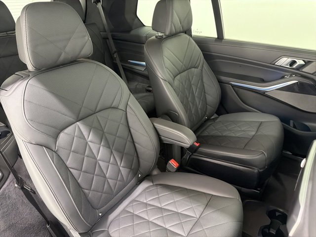 Used 2025 BMW X7 xDrive40i w/ Executive Package image 24