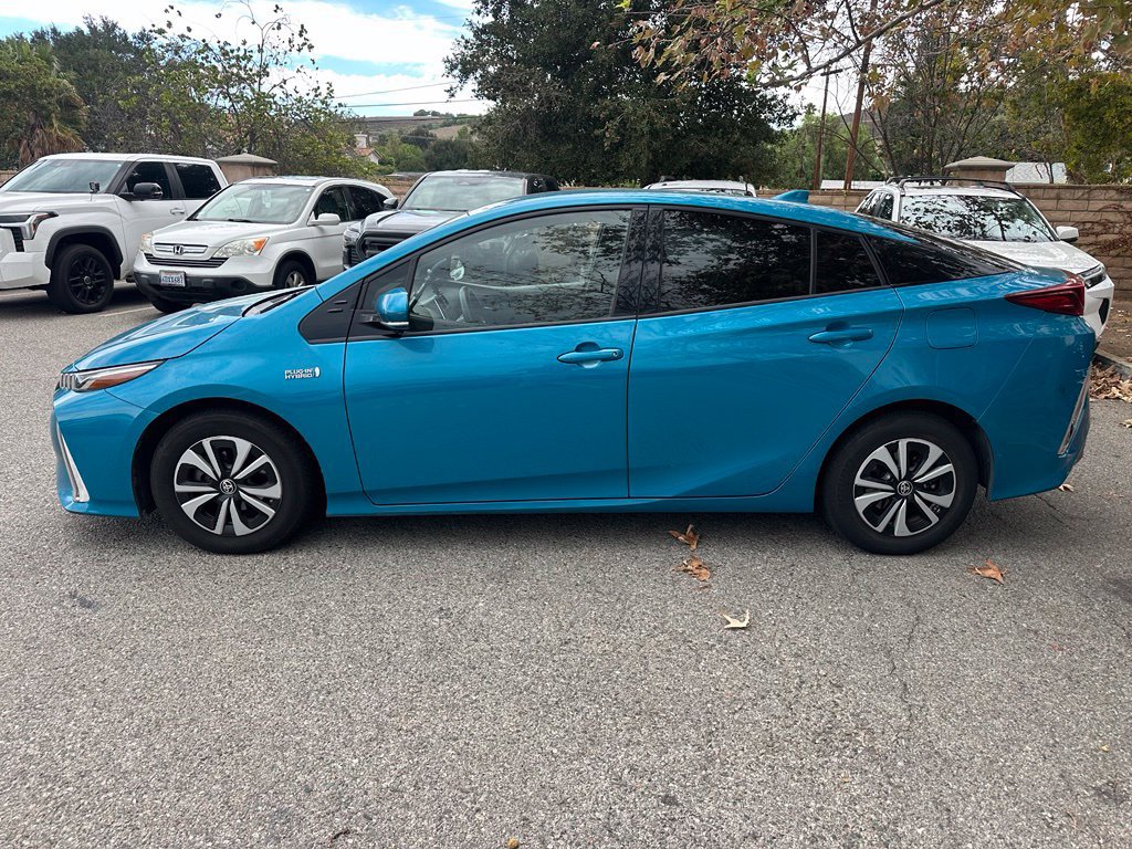 Used 2019 Toyota Prius Prime Plus w/ Carpet Mat Package FWD image 2