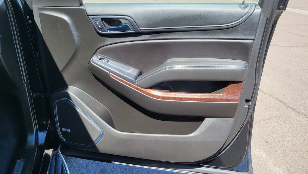 Used 2019 GMC Yukon XL SLT w/ Premium Edition image 17