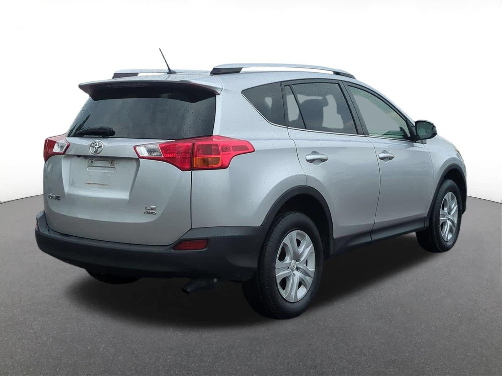 Used 2015 Toyota RAV4 LE AWD/4WD image 6
