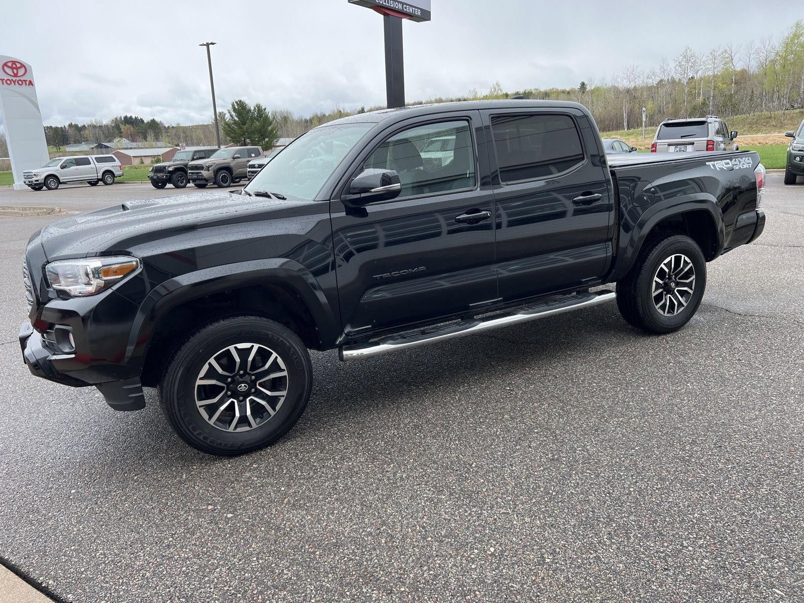 Used 2022 Toyota Tacoma TRD Sport w/ Black Out Package (TMS) AWD/4WD image 23