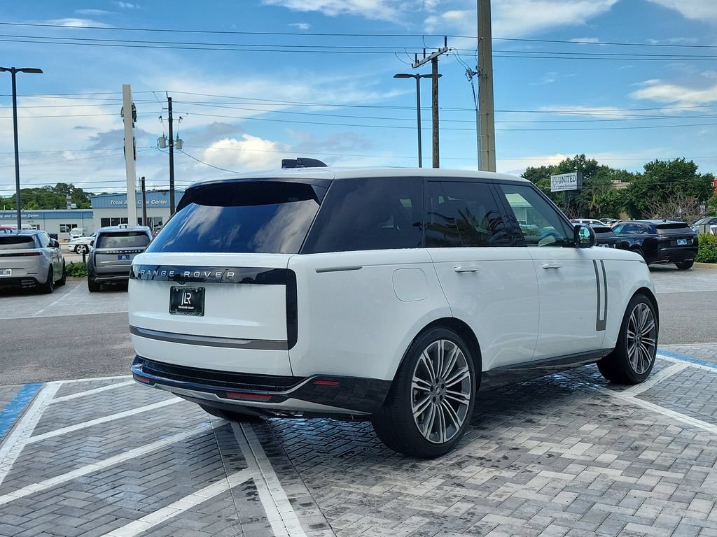 Used 2025 Land Rover Range Rover SE AWD/4WD image 5