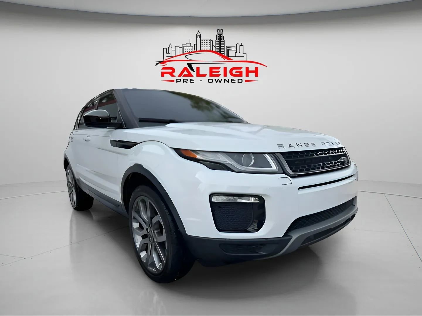 Used 2019 Land Rover Range Rover Evoque image 8
