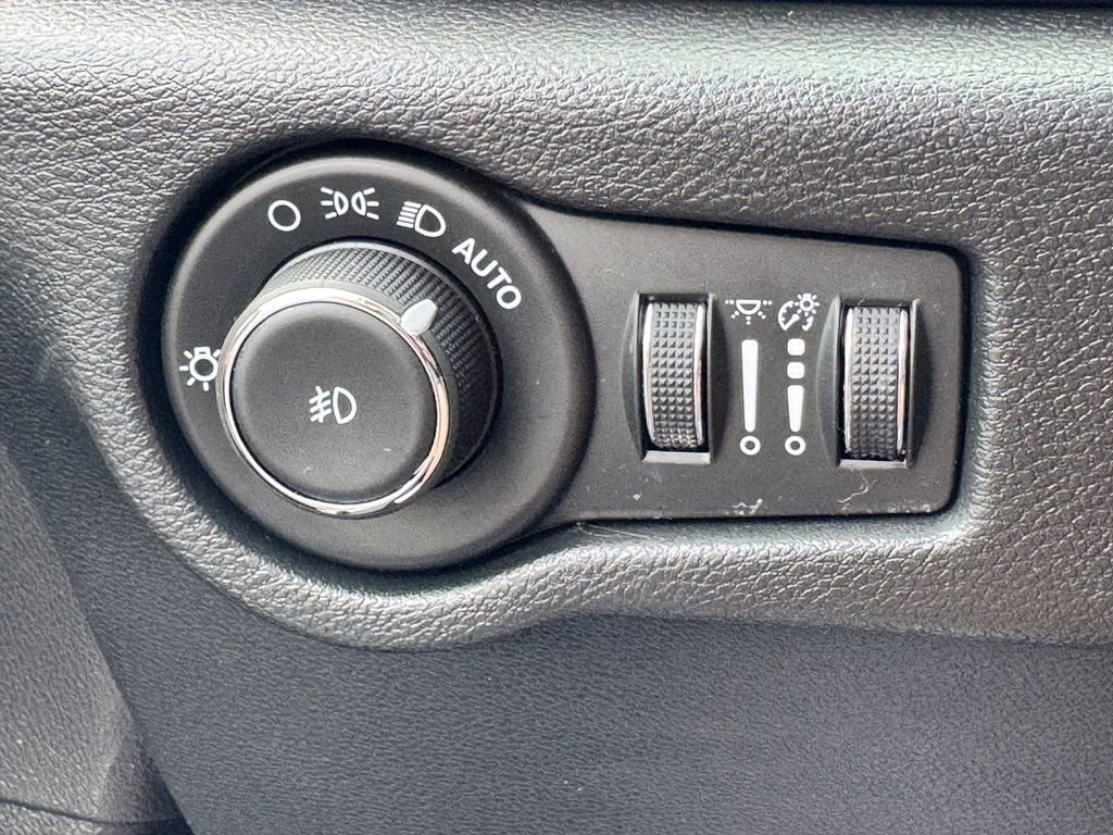 Used 2024 Chrysler Pacifica Pinnacle image 35