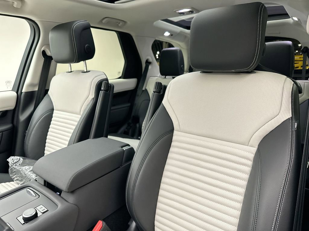 New 2026 Land Rover Discovery S AWD/4WD image 18