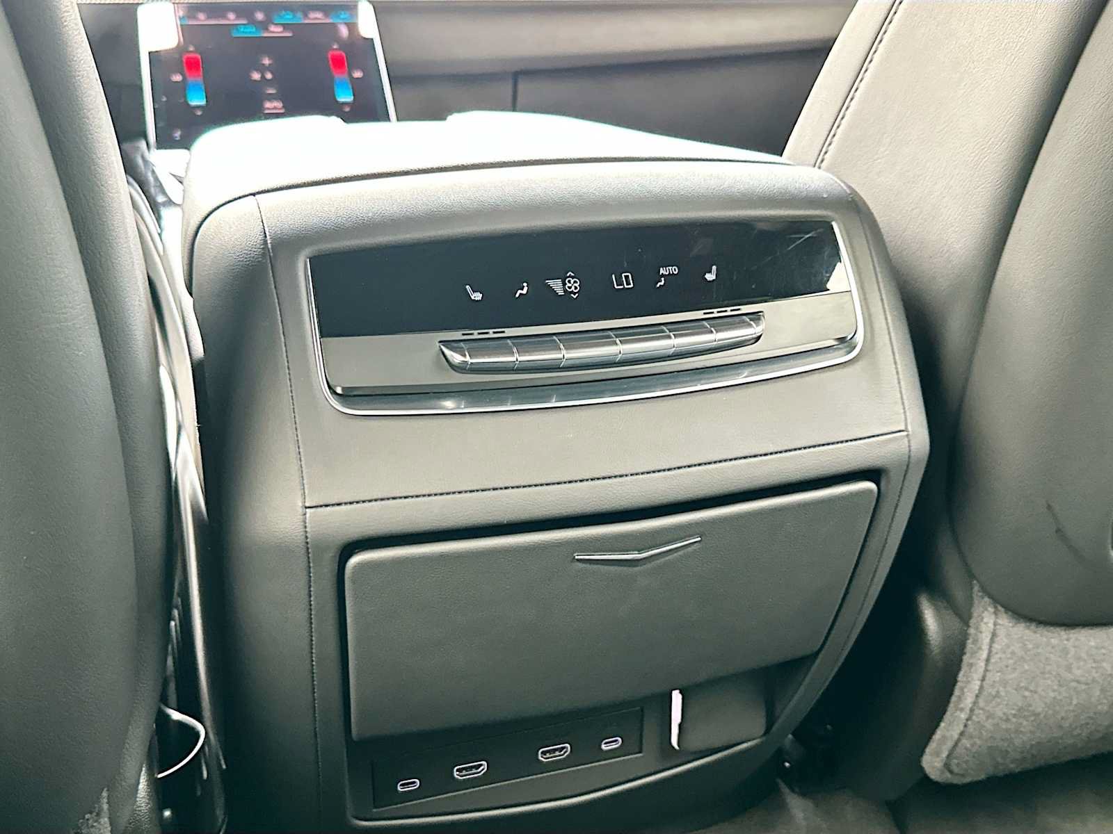 Used 2025 Cadillac Escalade Sport w/ LPO, Floor Liner Package AWD/4WD image 28