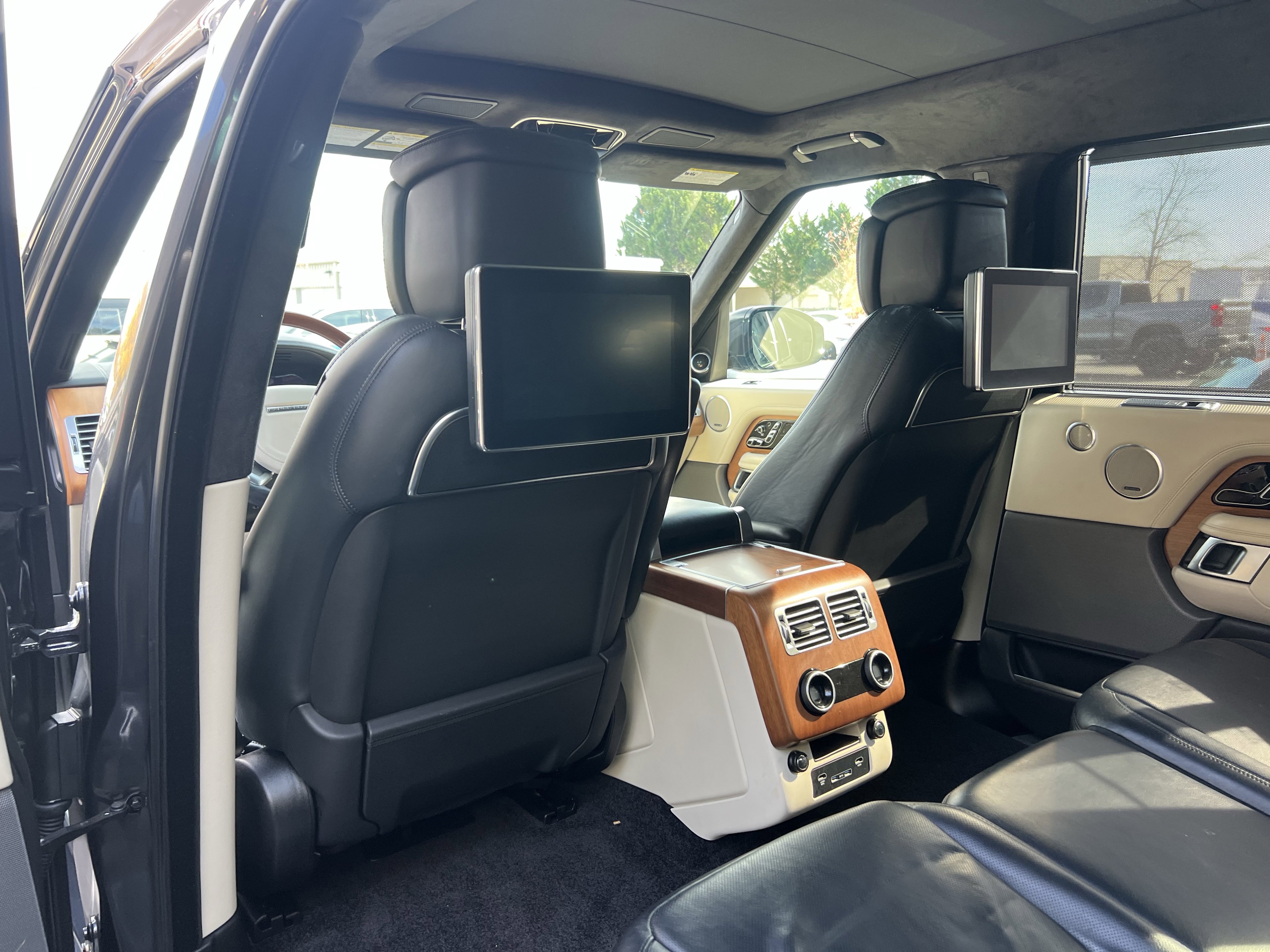 Used 2021 Land Rover Range Rover Long Wheelbase Autobiography image 27