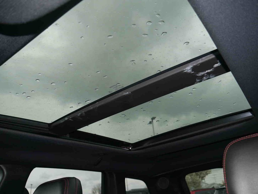 Used 2021 Jeep Grand Cherokee Trailhawk w/ Trailhawk Luxury Group AWD/4WD image 38