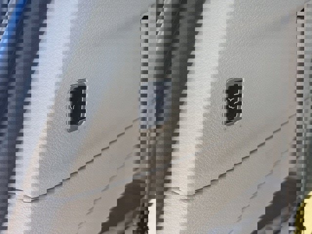 Used 2024 Chrysler Pacifica Touring-L image 5