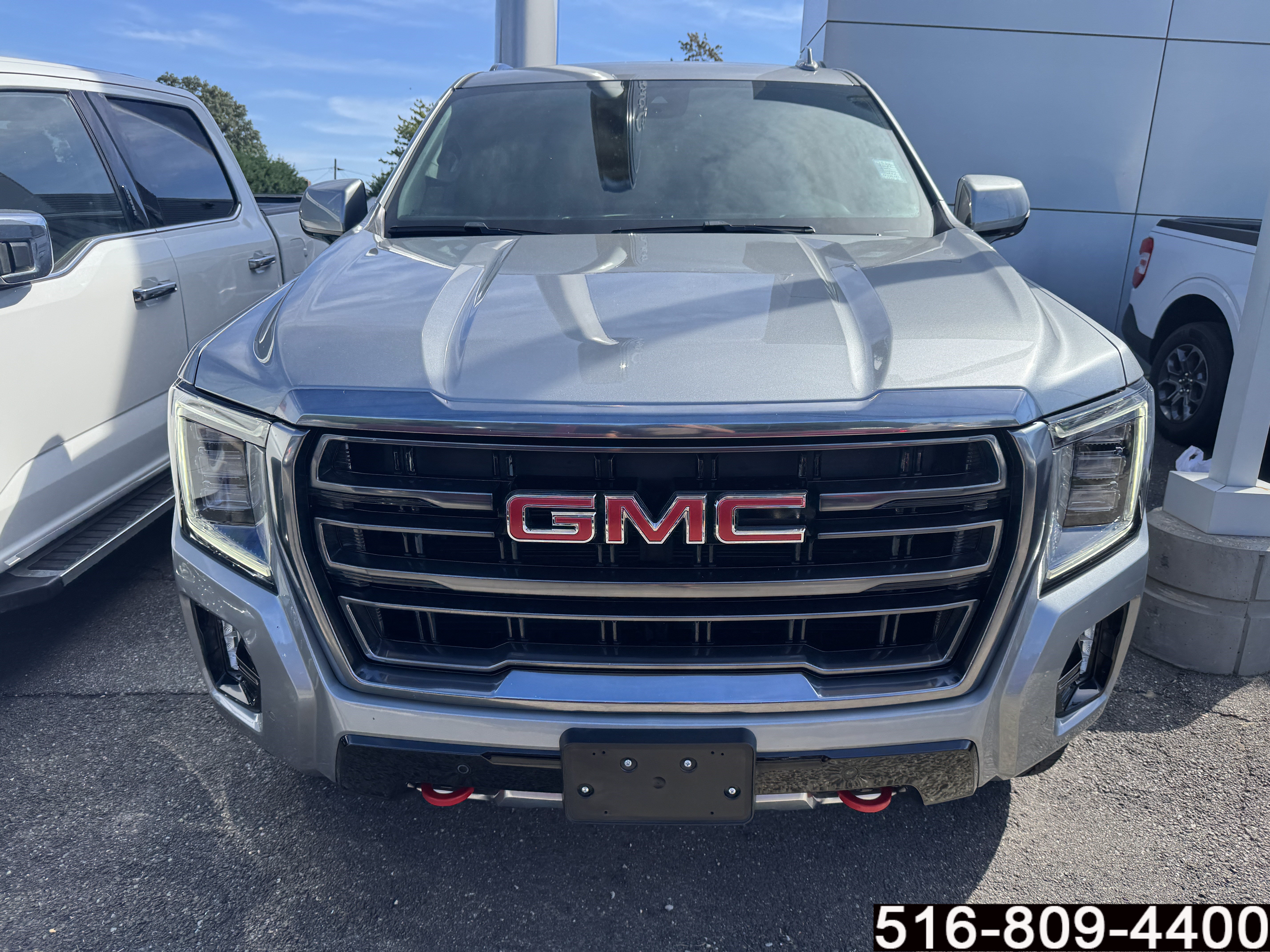 Used 2024 GMC Yukon AT4 AWD/4WD image 2