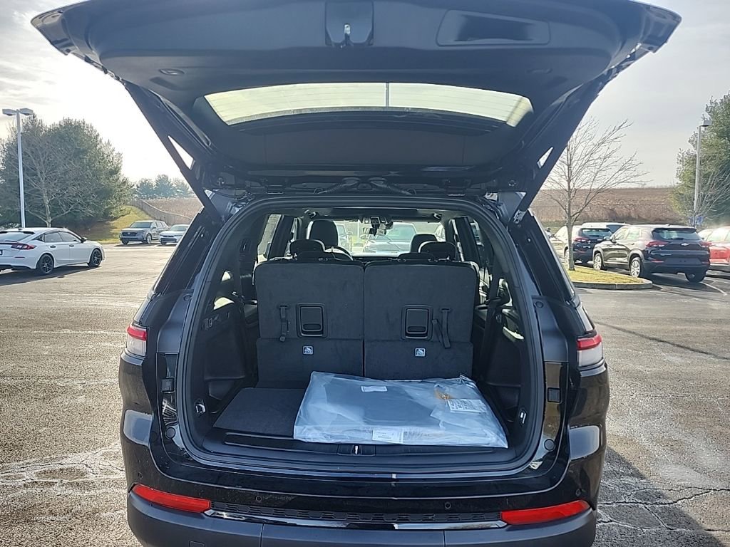 New 2025 Jeep Grand Cherokee L Limited w/ Black Appearance Package image 17