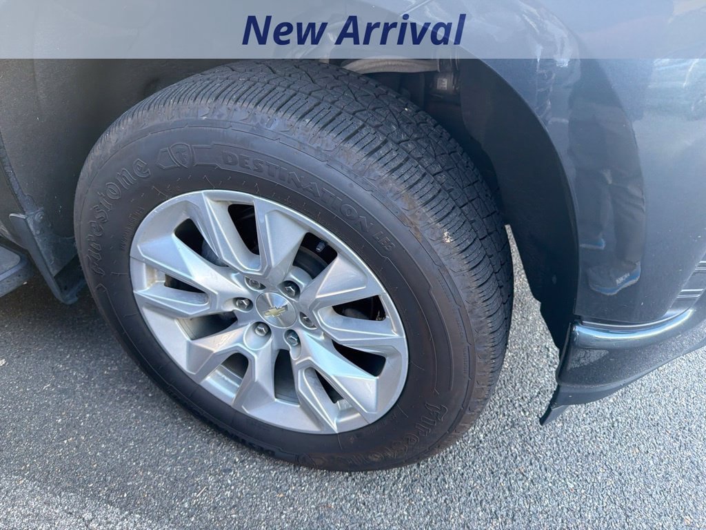 Used 2019 Chevrolet Silverado 1500 Custom w/ Custom Value Package AWD/4WD image 4