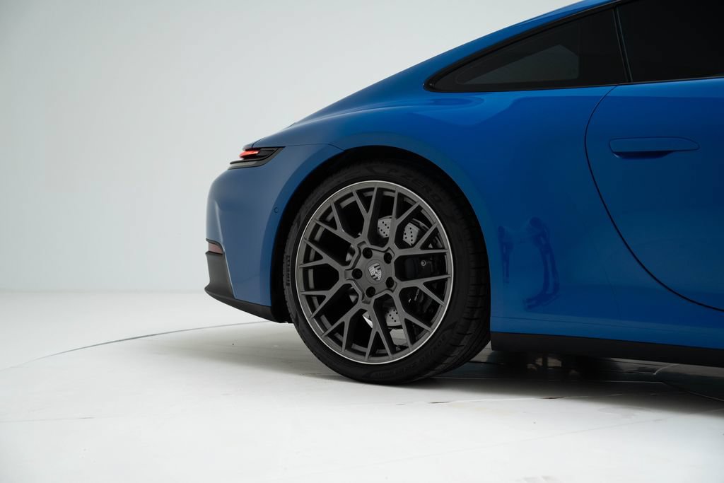 Used 2025 Porsche 911 Carrera RWD image 10