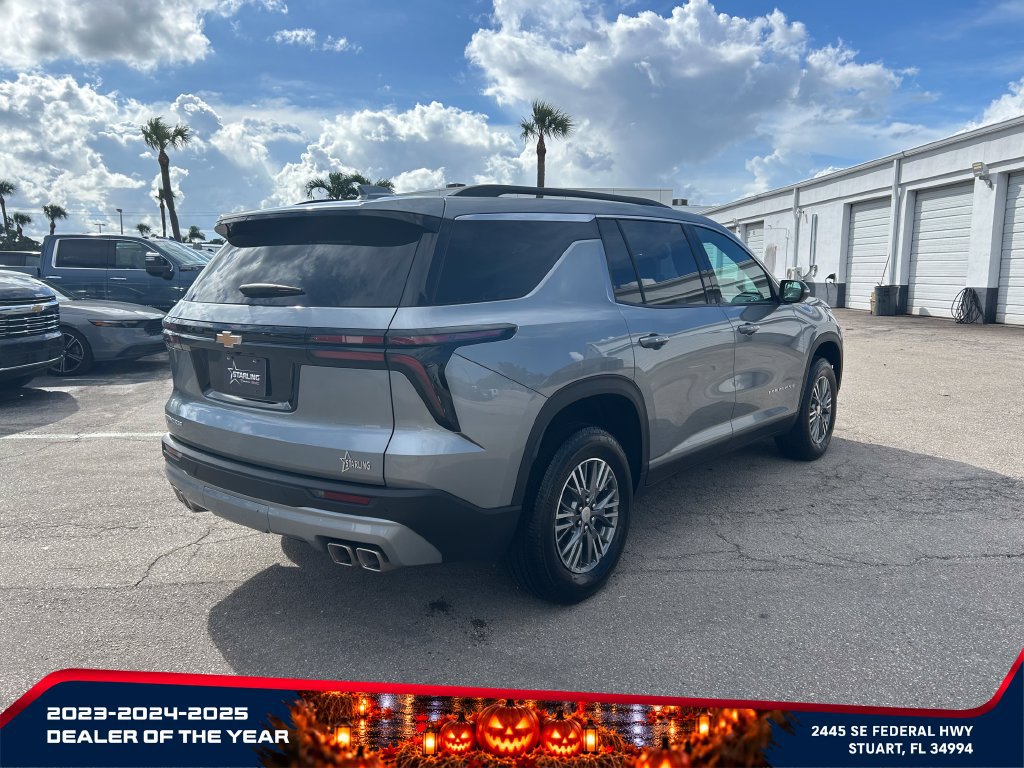 Used 2026 Chevrolet Traverse LT FWD image 5