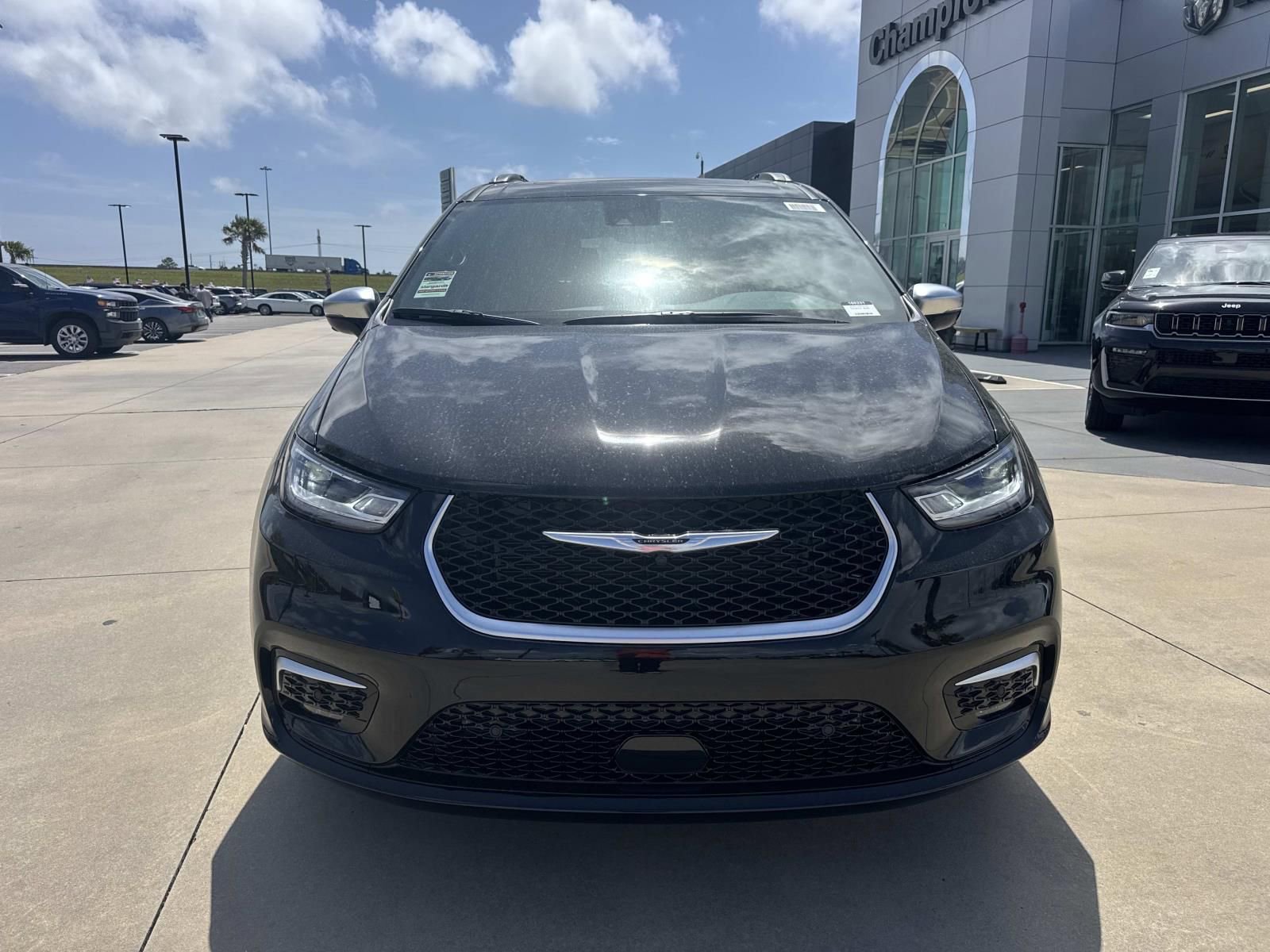 New 2026 Chrysler Pacifica Pinnacle image 2