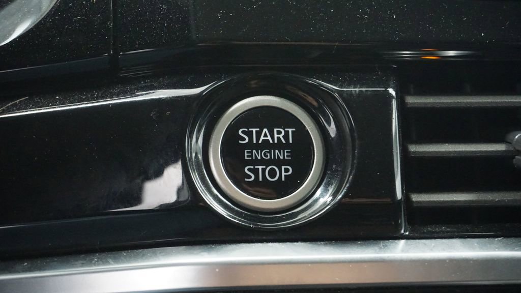 Used 2023 Nissan Pathfinder SL image 45