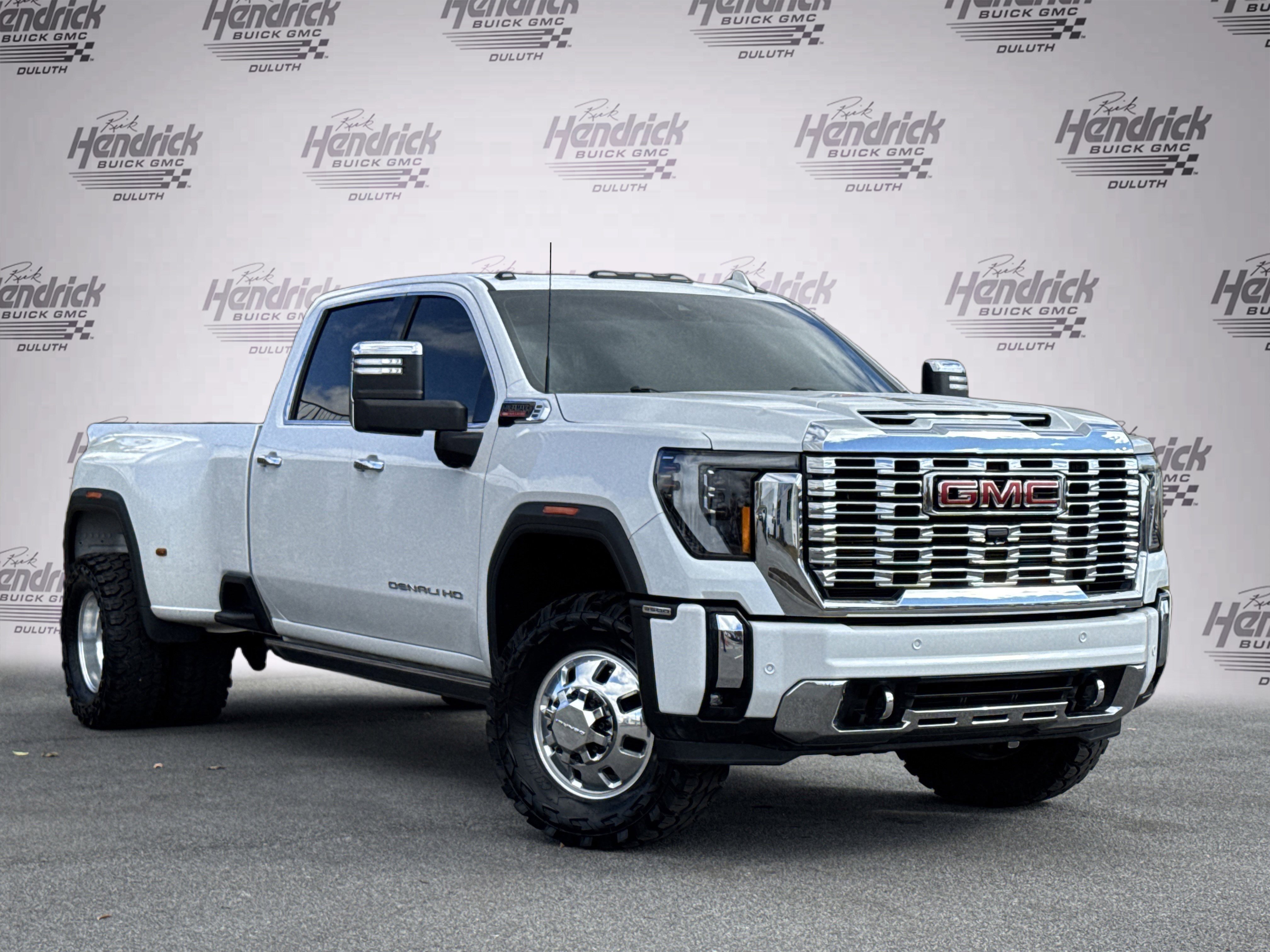 Used 2024 GMC Sierra 3500 Denali w/ Technology Package image 2