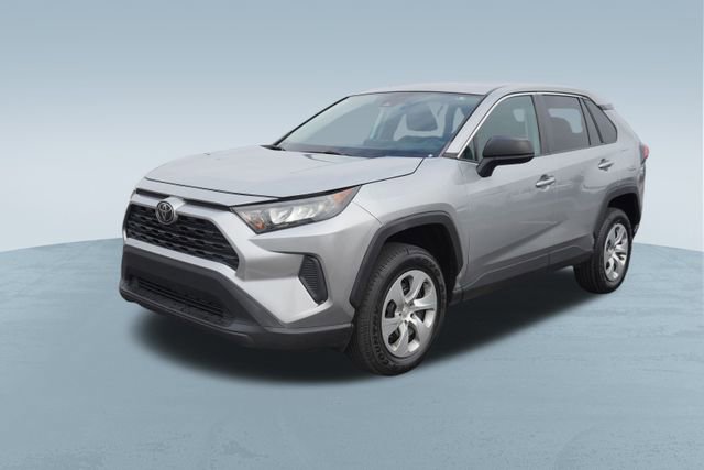 Used 2022 Toyota RAV4 LE image 3