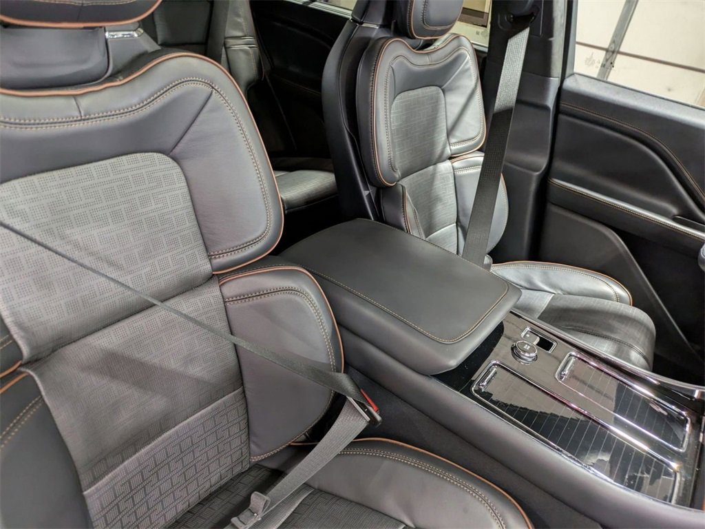 Certified 2025 Lincoln Aviator Black Label image 31