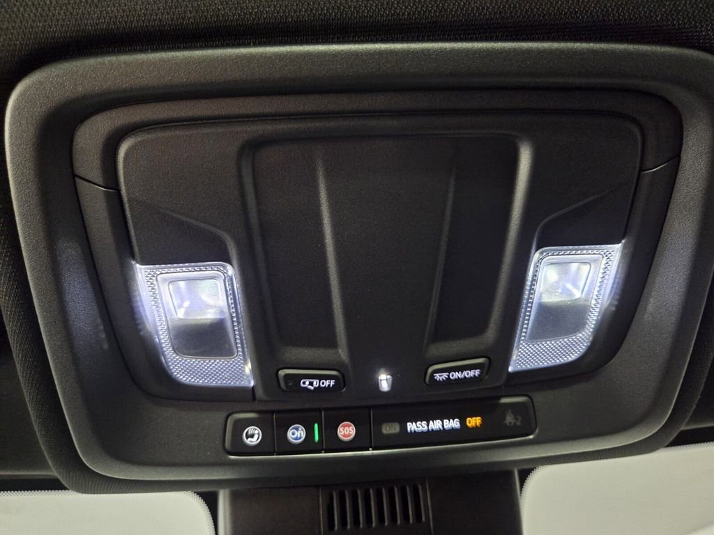 Used 2025 GMC Sierra 2500 AT4 image 17