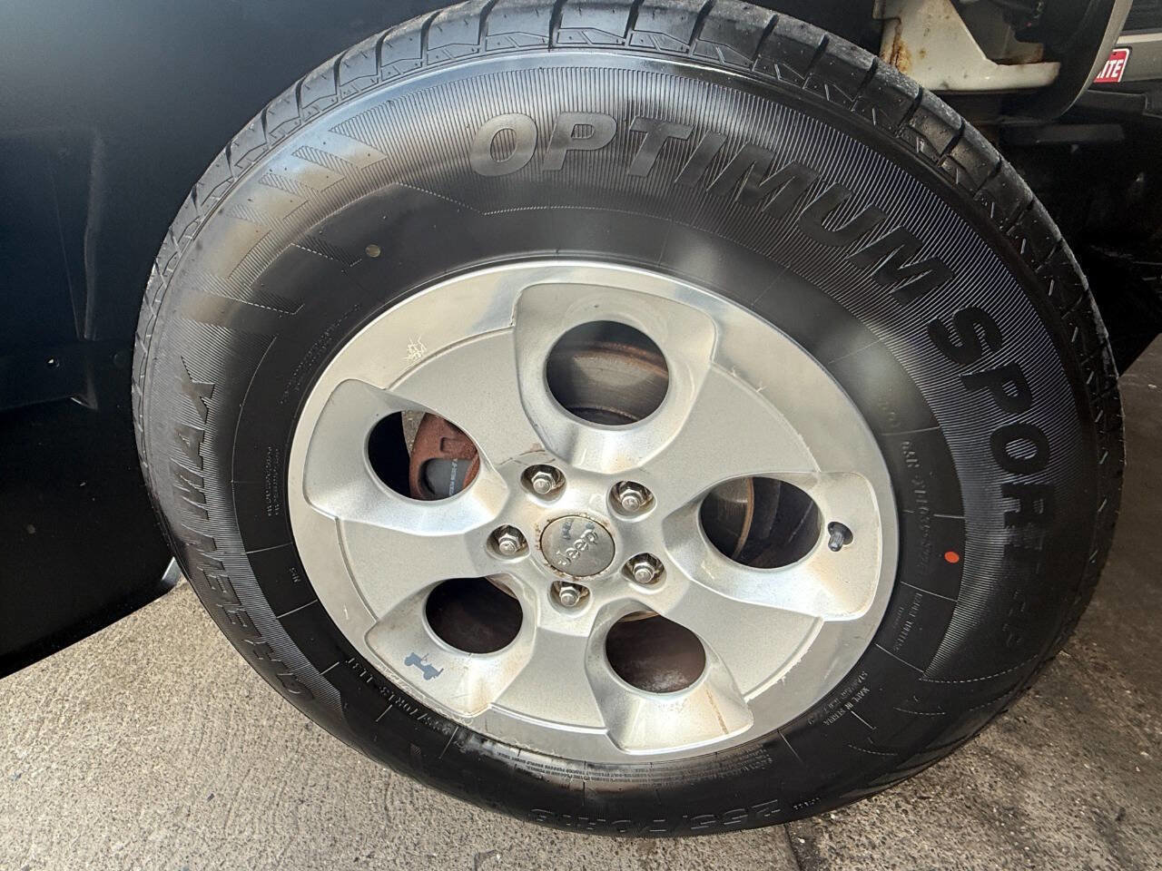 Used 2013 Jeep Wrangler Unlimited Sahara w/ Connectivity Group image 27