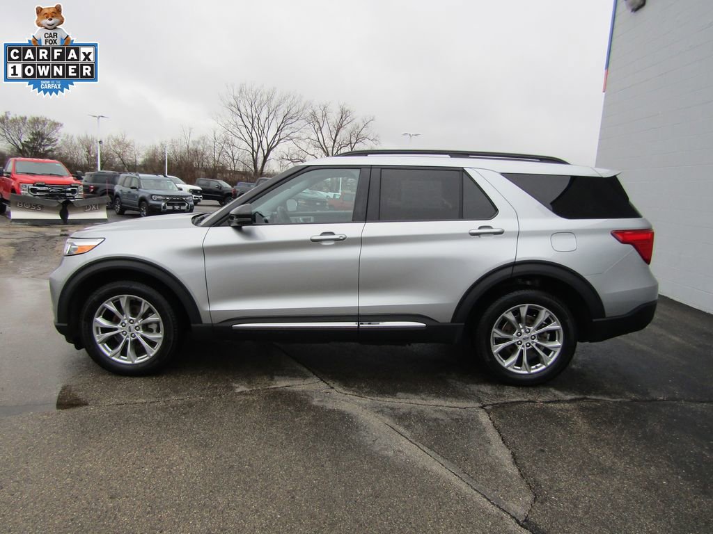 Used 2024 Ford Explorer XLT w/ Equipment Group 202A AWD/4WD image 2