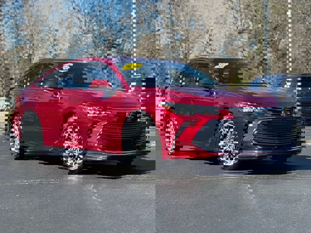 Used 2019 Toyota Avalon XLE w/ Moonroof Package image 2