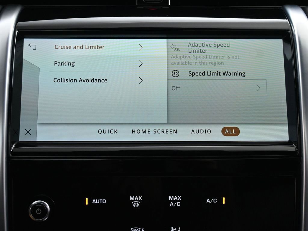 Used 2022 Land Rover Discovery Sport SE image 34