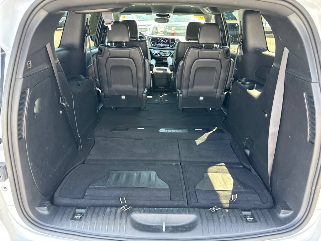Used 2025 Chrysler Pacifica Select FWD image 12