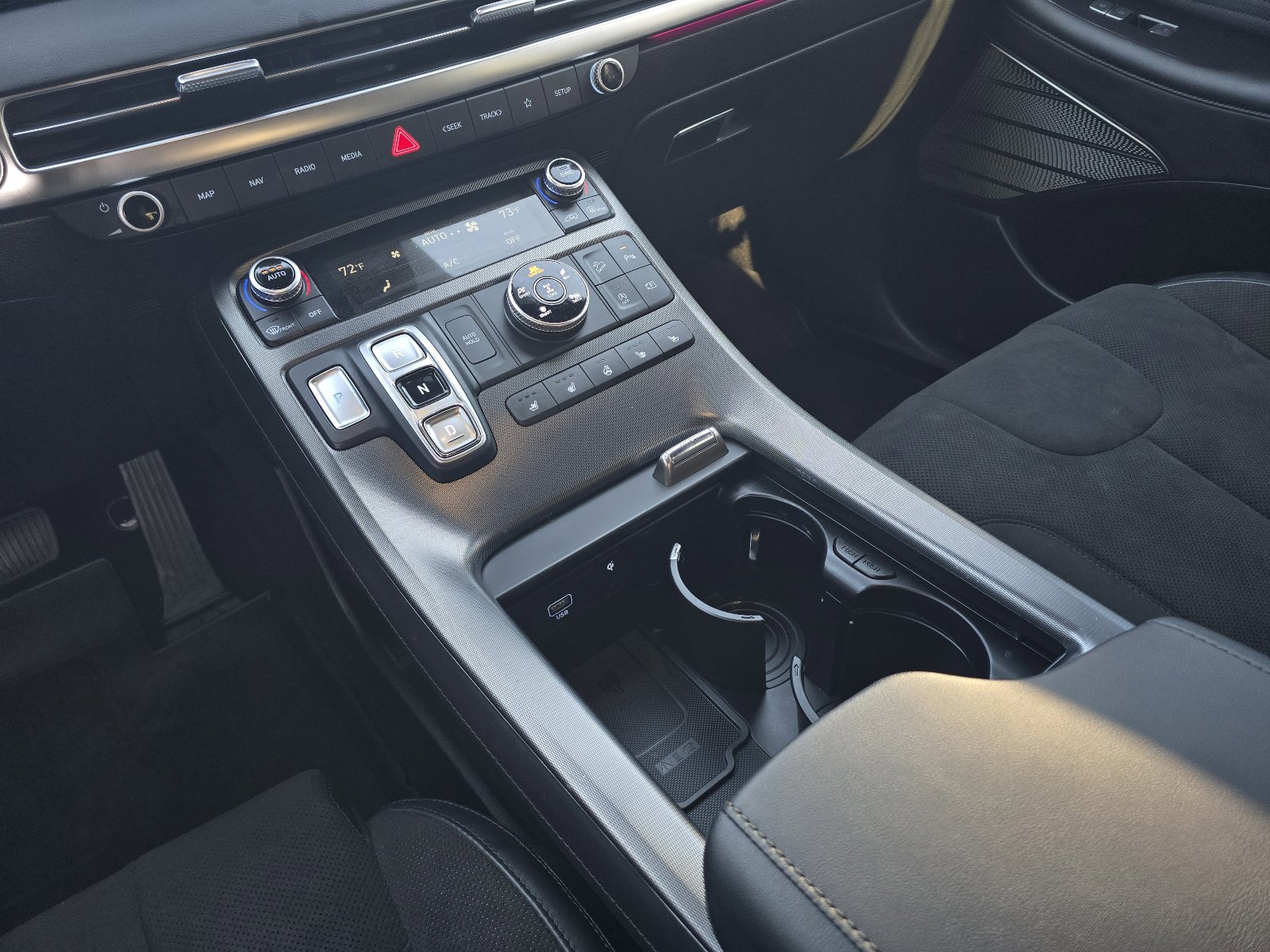 Used 2024 Hyundai Palisade Calligraphy image 17