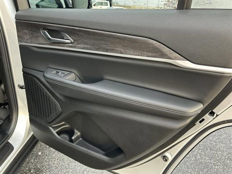 New 2025 Jeep Grand Cherokee L Limited image 24