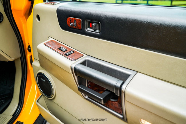 Used 2003 HUMMER H2 w/ Preferred Equipment Group image 44