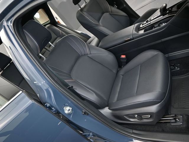 Used 2025 Toyota Crown Signia w/ Advanced Technology Package image 16