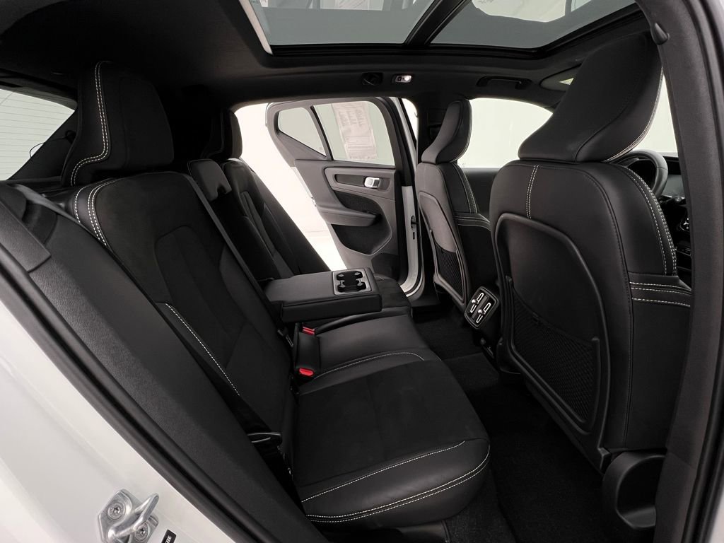 Used 2021 Volvo XC40 T5 R-Design image 20