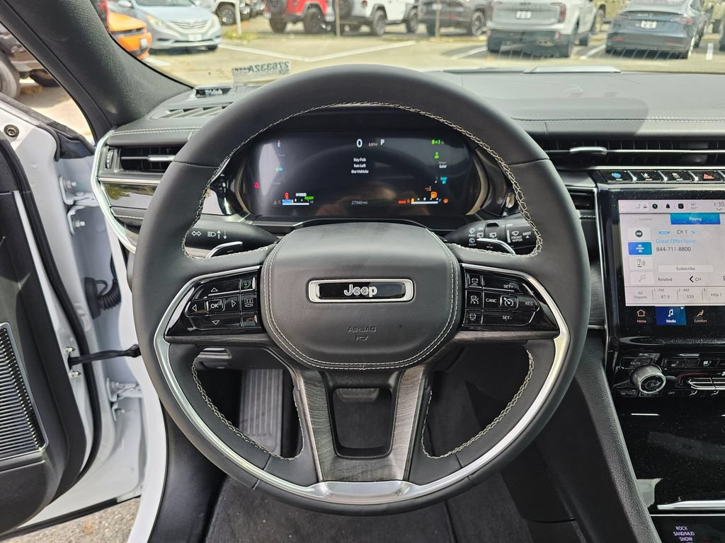 Used 2022 Jeep Grand Cherokee Overland AWD/4WD image 25
