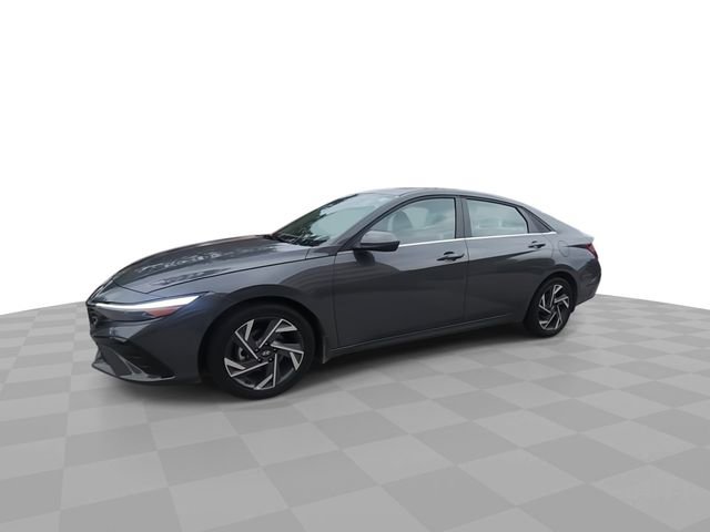 Used 2025 Hyundai Elantra SEL FWD image 4