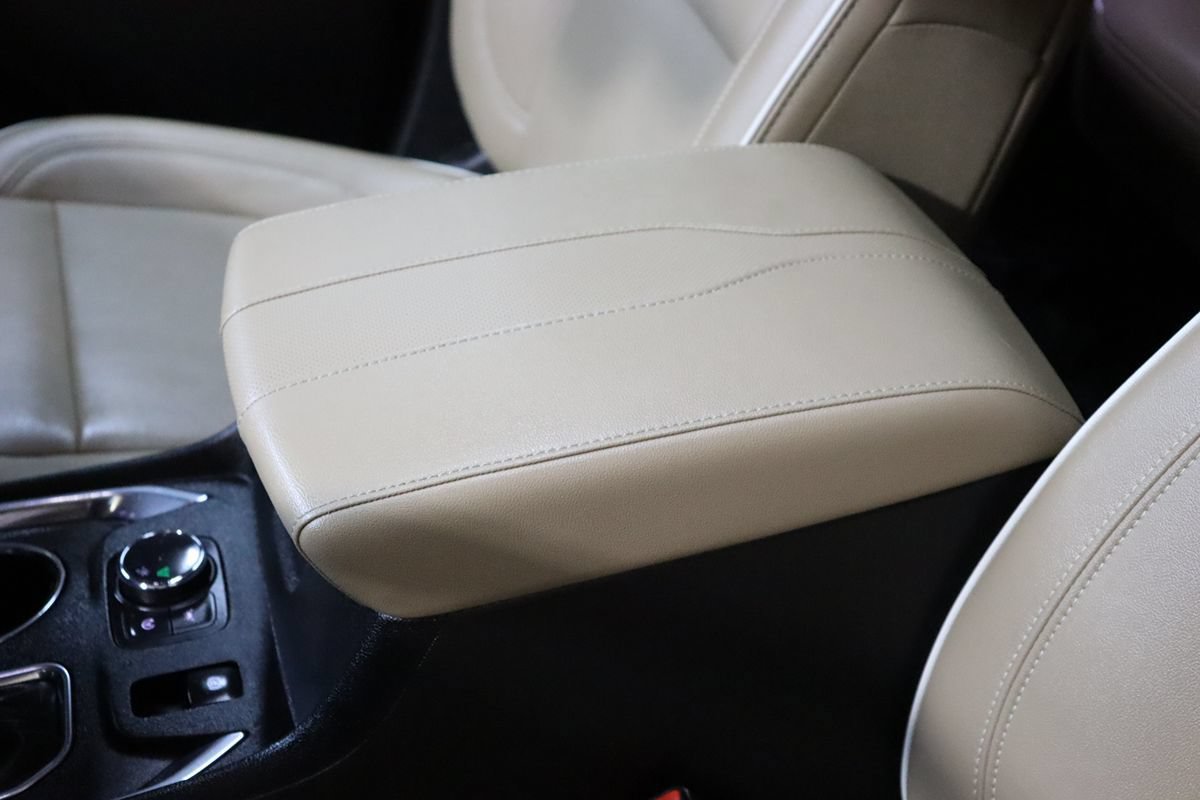 Used 2023 Chevrolet Traverse Premier FWD image 54