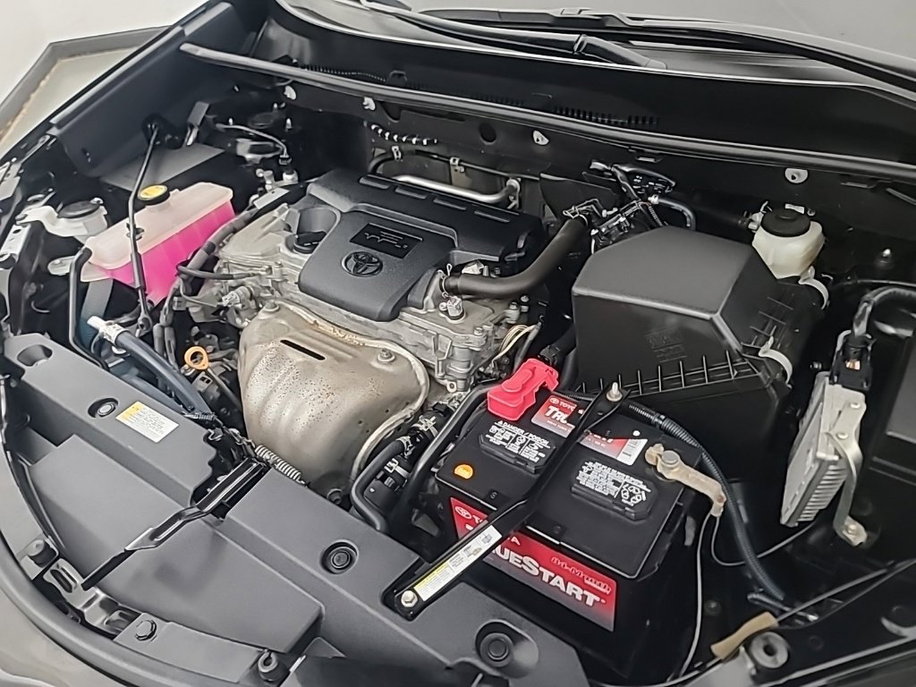 Used 2018 Toyota RAV4 XLE AWD/4WD image 39