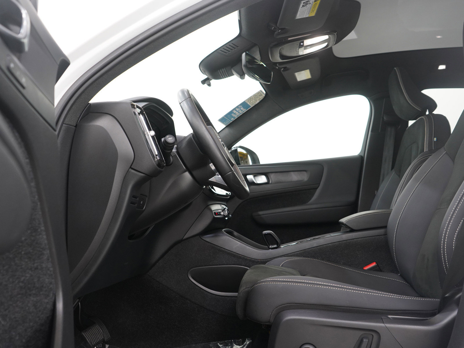 Used 2023 Volvo C40 P8 Recharge Plus image 23