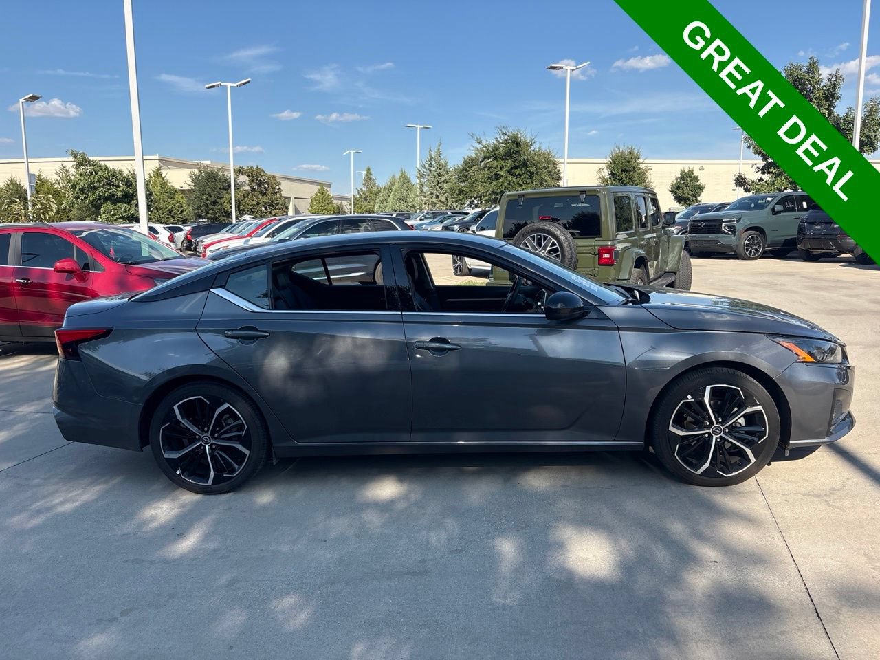 Used 2025 Nissan Altima 2.5 SR FWD image 4