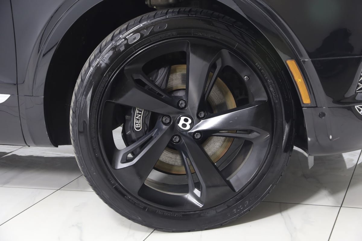 Used 2018 Bentley Bentayga AWD/4WD image 20