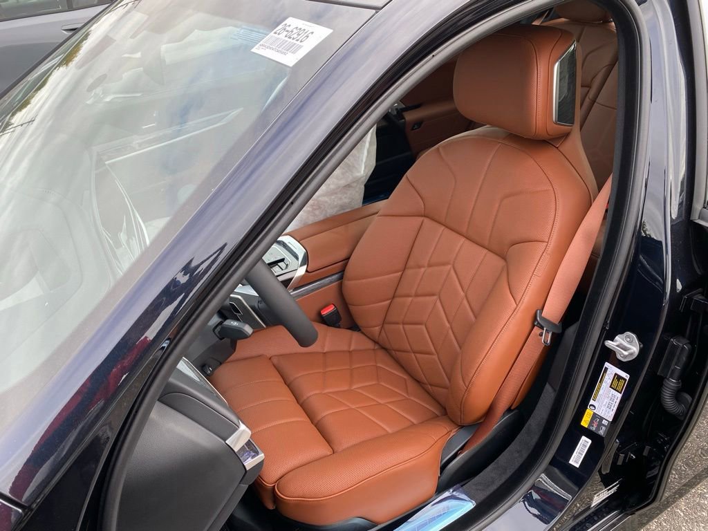 New 2026 BMW 750e xDrive image 13