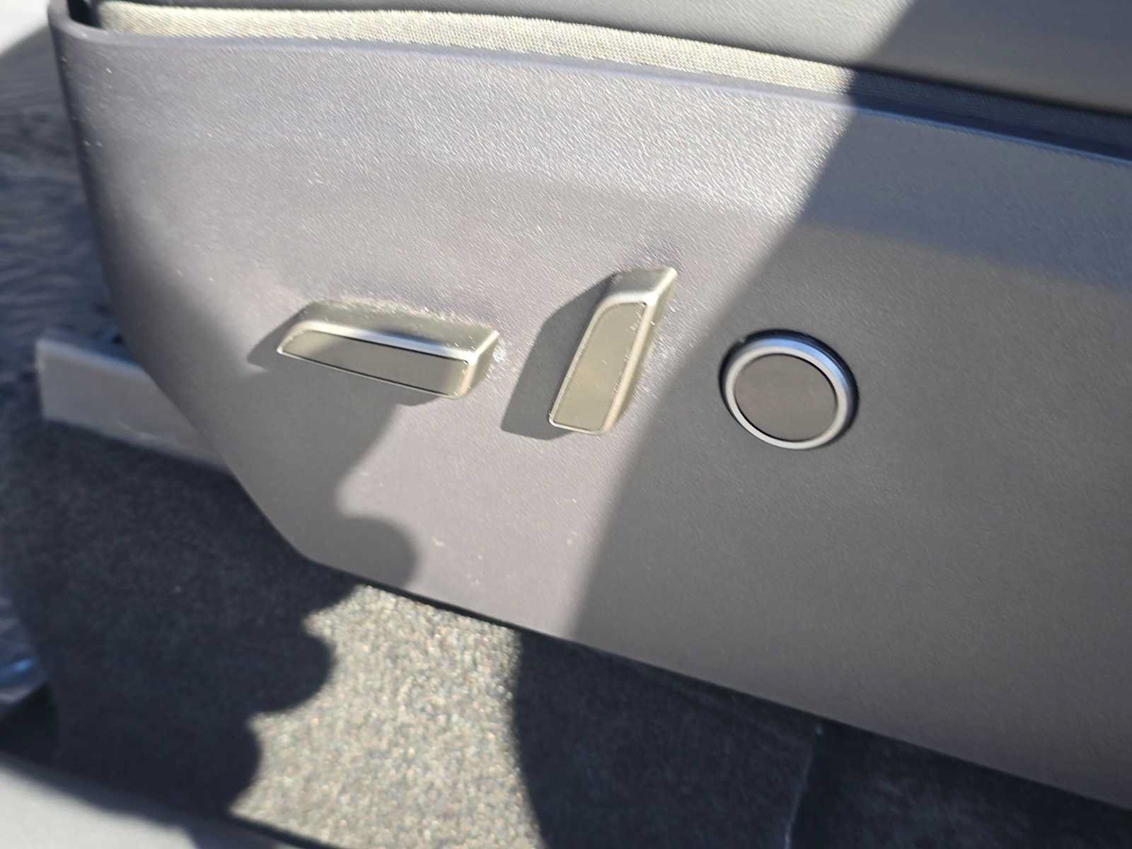 Used 2025 Tesla Model Y Long Range RWD image 25