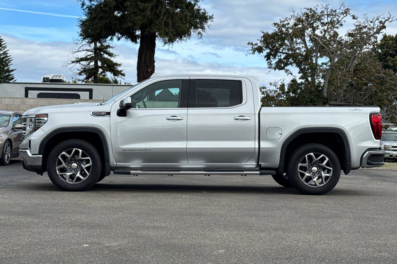 Used 2022 GMC Sierra 1500 SLT w/ SLT Convenience Package image 9