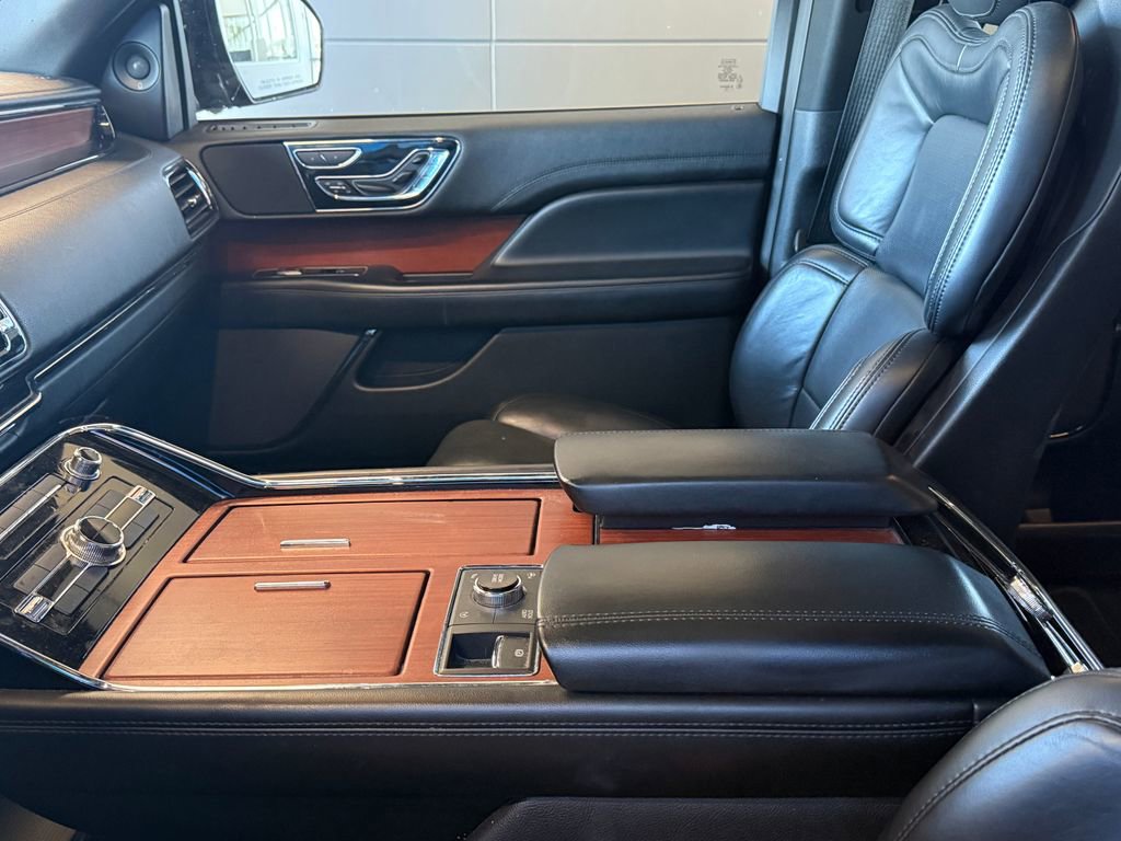 Used 2020 Lincoln Navigator L Reserve image 21